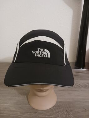 The North Face Black and White Performance  Cap S/M/ L  Adj